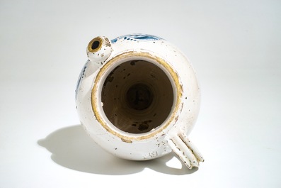 Een blauwwitte siroopkan in Delftse stijl, Rijsel, Frankrijk, 17/18e eeuw